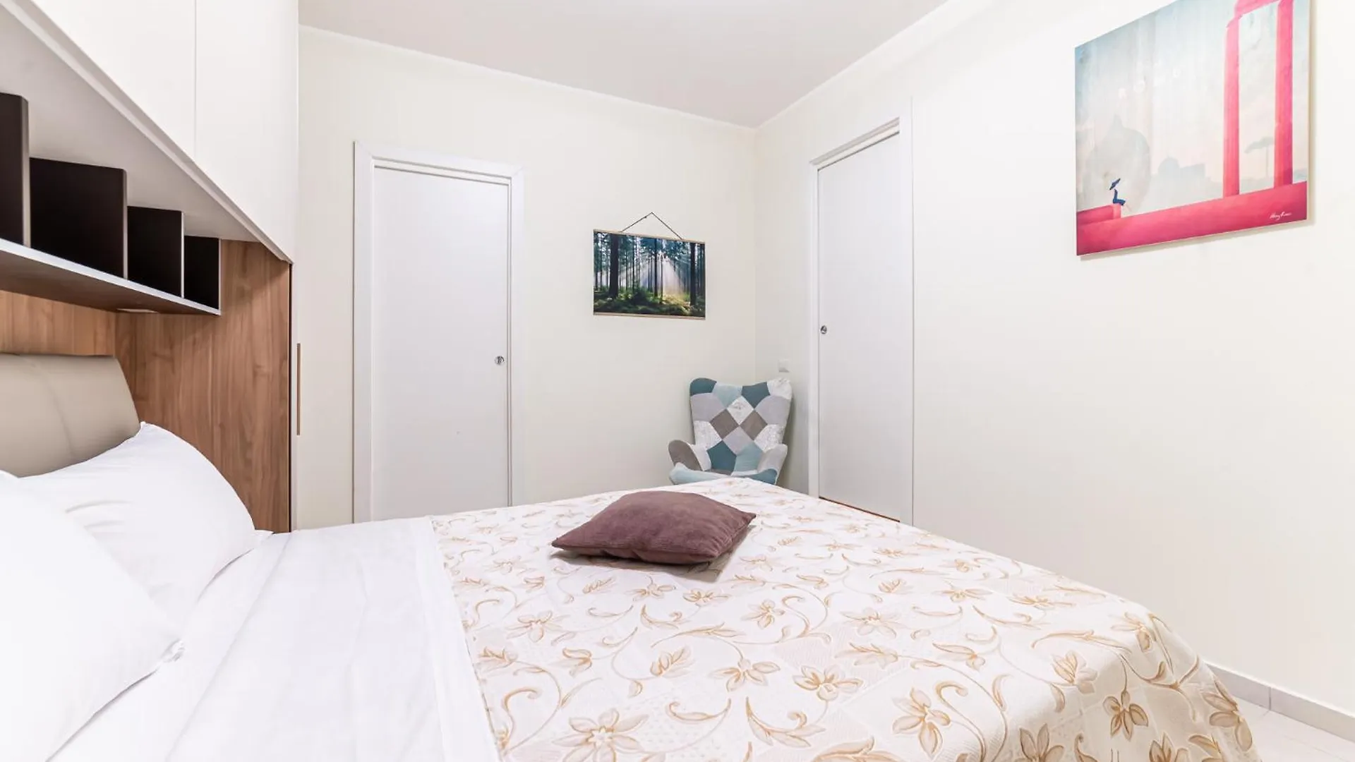 Luca Flat - Tiburtina Train Station & Wi-Fi Apartment Rome 0*,  Italy