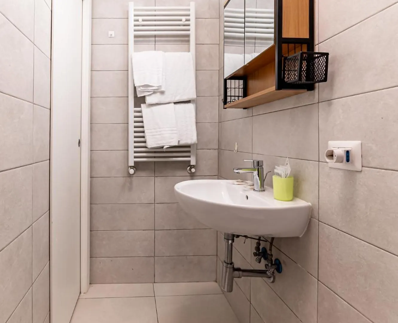 Luca Flat - Tiburtina Train Station & Wi-Fi Apartment Rome