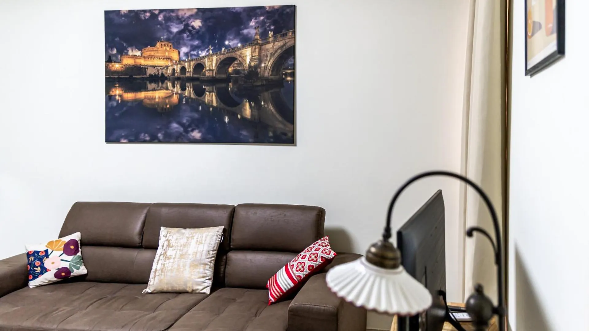 Luca Flat - Tiburtina Train Station & Wi-Fi Apartment Rome Italy